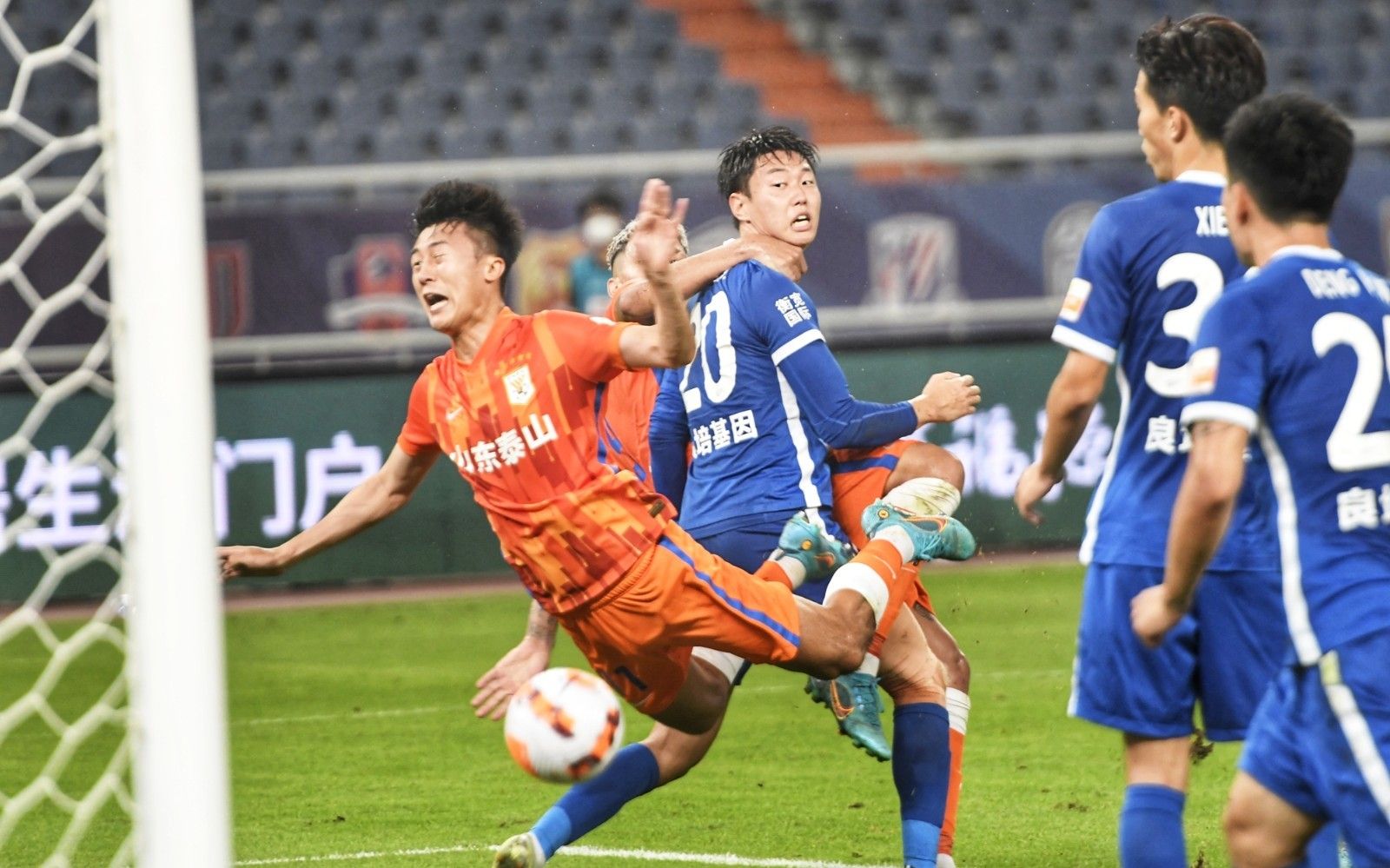 昔日水晶宫双星埃泽、奥利塞本赛季关键数据对比：后者均占优