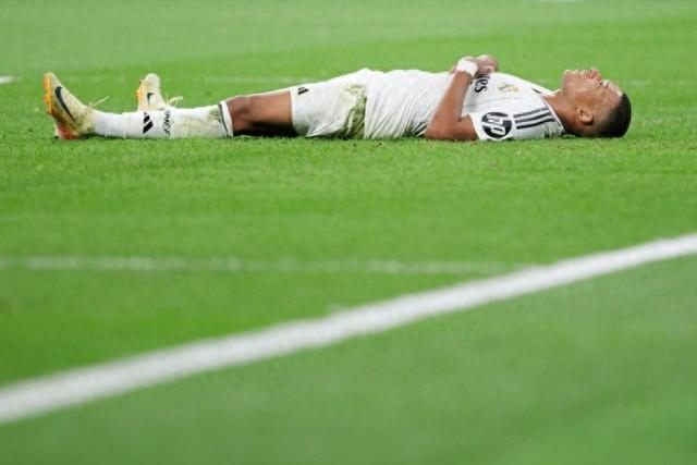 德泽尔比：很高兴能暂登榜首，霍伊别尔能在对阵纽卡中出场（德泽尔比：暂居榜首令人欣喜，霍伊别尔可出战纽卡）