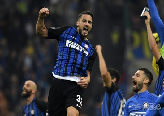 英超半场：B费破门，贝勒加德建功，狼队1-1曼联（英超半场：B费先拔头筹，贝勒加德扳平，狼队暂1-1曼联）