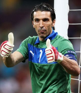 博主：皇马已经至少接触两名教练，但齐达内不会回归