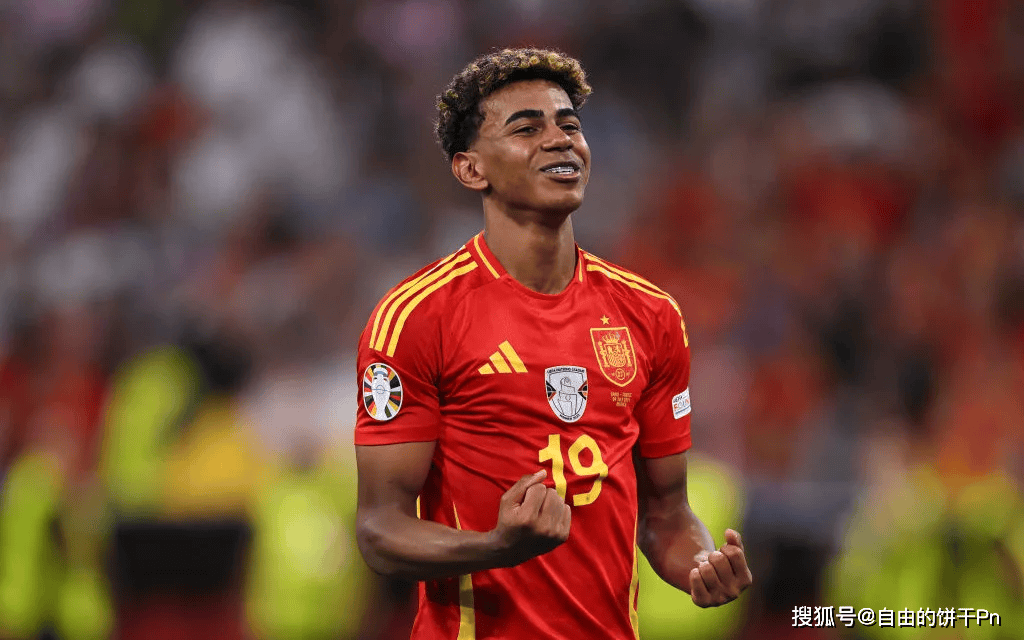 德天空：拜仁有意科索沃妖锋阿斯拉尼，双方已展开初步谈判（德天空：拜仁相中科索沃锋线新星阿斯拉尼，初步谈判已启动）