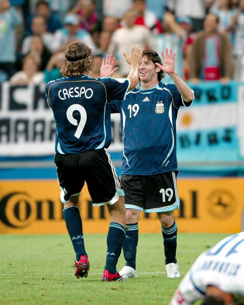 足球传球路线的五大选择技巧（足球传球路线选择的五个关键要点）