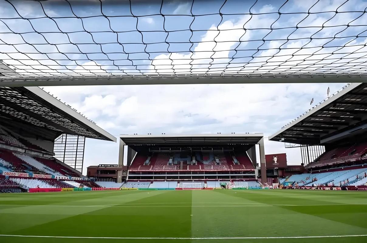 曼联队史引援价最高十位球员 博格巴1.05亿居榜首（曼联史上最贵十笔引援：博格巴以1.05亿居首）