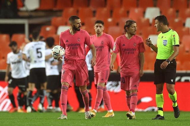 非洲杯+停赛连遭打击，曼联下轮多人缺阵维拉（非洲杯与停赛双重打击，曼联下轮对阵维拉多人缺席）